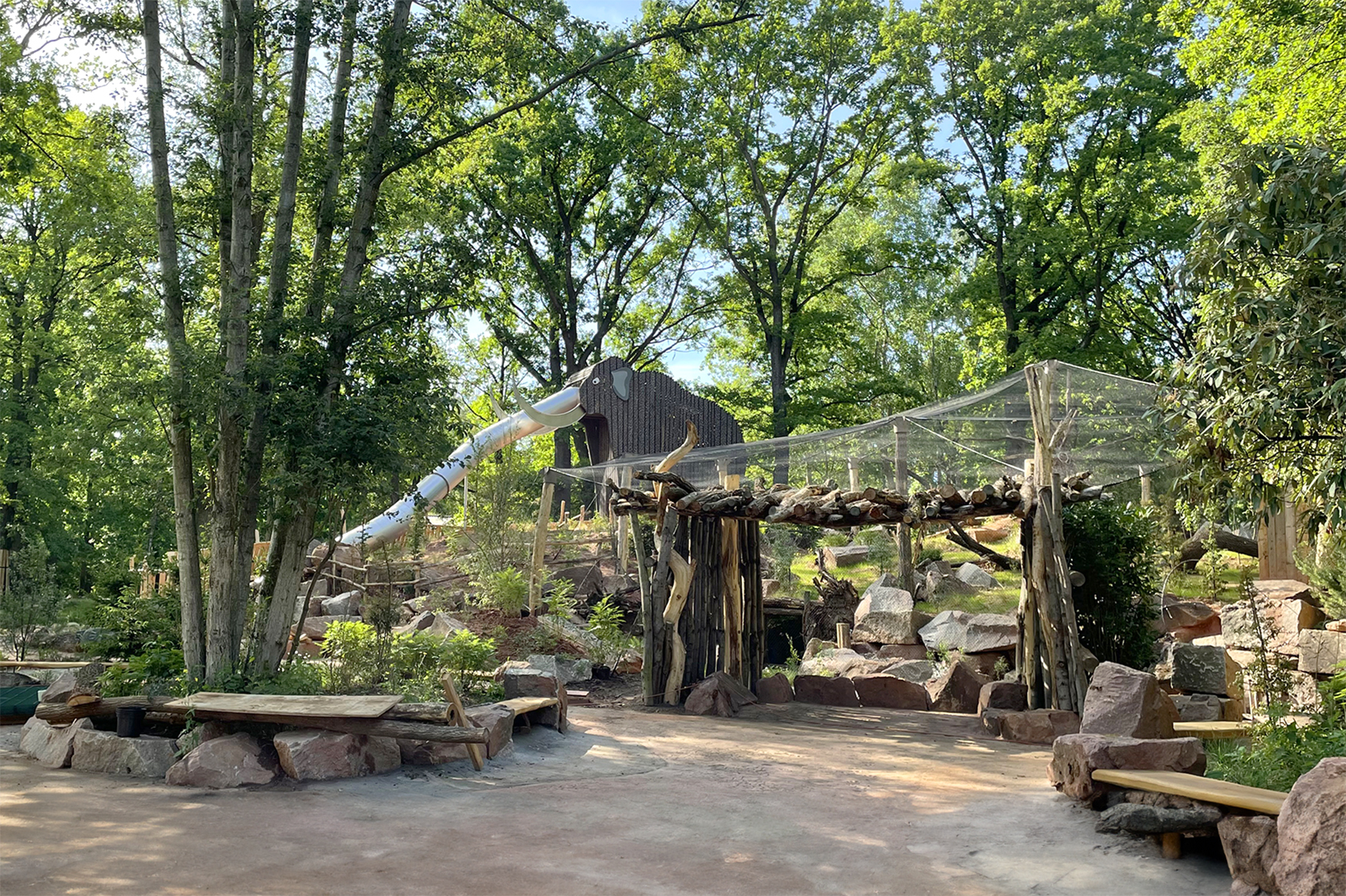 Folgt uns und findet mehr über die Projekte der Tierparkfreunde Chemnitz heraus!